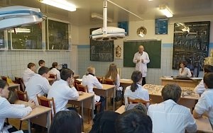 Преподавателей медицинского университета в Симферополе пообещали оставить практикующими медиками