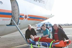 Самолет МЧС вывез из Симферополя в Пензу двух тяжелобольных-сердечников