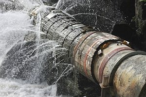 Властям Крыма посоветовали устранить потерю воды в водопроводах
