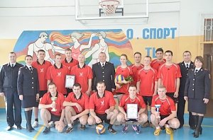 В Республике Крым прошёл волейбольный поединок между полицейскими и курсантами