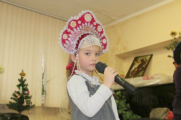 Елка в Кузьминках. Коммунисты Москвы организовали праздничное мероприятие для детей-инвалидов