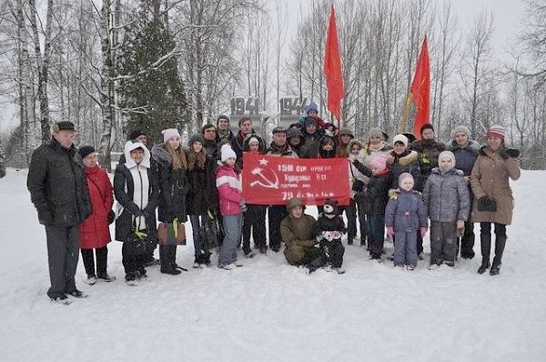 Санкт-Петербург. Коммунисты и комсомольцы почтили память защитников города Ленина