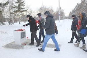 Возложение цветов к памятнику «Детям блокадного Ленинграда»