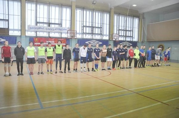 В Петербурге открылся второй турнир по мини-футболу на Кубок Ленинского комсомола