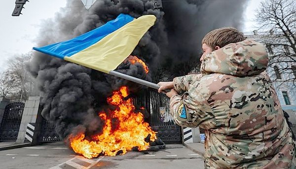От майданщины к атаманщине. Украина стремительно теряет остатки государственности