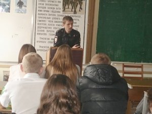Сотрудники симферопольской полиции проводят лекции по профилактике наркомании в учебных заведениях