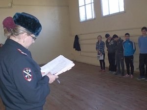 Кировские полицейские рассказали ученикам выпускных классов о службе в ОВД