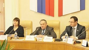 Ефим Фикс: Конструктивные взаимоотношения со всеми ветвями власти республики способствуют принятию законодательных актов по сохранению стабильности в Крыму