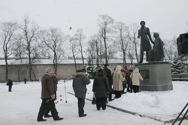 Псковские коммунисты отдали дань памяти А.С. Пушкину