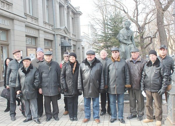 Коммунисты Симферополя провели торжественное памятное собрание, посвященное новый годовщине гибели А.С. Пушкина