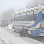 На расчистку дорог в Крыму вышло почти сто единиц техники