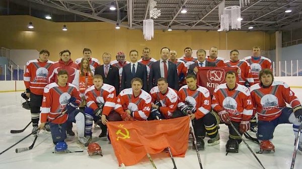 Пензенская хоккейная команда КПРФ “Аврора” снова выиграла!