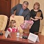 Первая жительница Крыма получила сертификат материнского капитала