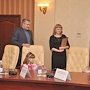 Аксёнов вручил первый в Крыму сертификат на материнский капитал