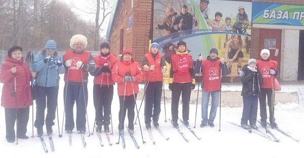 От спортивных побед – к нашей Победе! Тульские коммунисты организовали лыжные гонки и готовятся к проведению турнира по хоккею