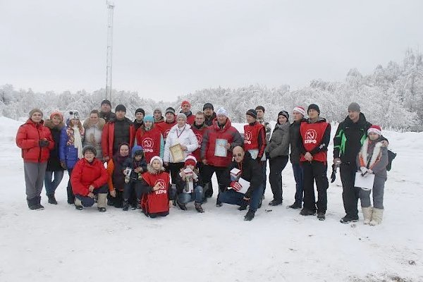 В Саратове прошла традиционная лыжня КПРФ