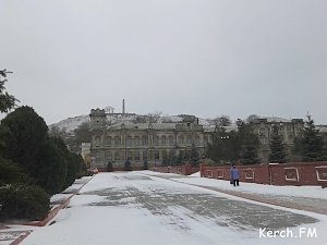 В Керчи снова пошел снег