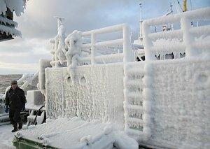 В Керченском проливе началось обледенение судов