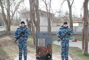 В Евпатории открыли памятник погибшему в Киеве бойцу «Беркута»