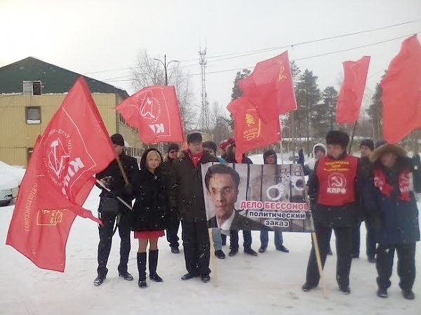 В городах Ямала прошли митинги, посвященные Дню Советской Армии и Военно-Морского Флота