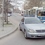 В Севастополе «Мерседес» заблокировал проезд троллейбусам