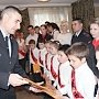 На днях в школе-интернате № 3 состоялась торжественная линейка в память о генерале Дмитрии Михайловиче Карбышеве, чье имя школа носит не один десяток лет
