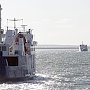 Возле Керчи в море спасатели отработали спасение людей при столкновении танкера и парома