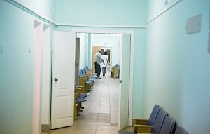 Заместителя главврача онкологического диспансера в Крыму обвинили в присвоении пенсии пациента