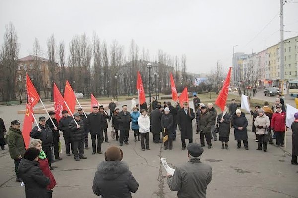 Калининградские коммунисты провели акцию в защиту социальных прав жителей области