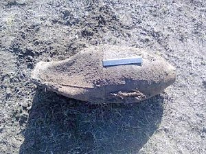 В Аджимушкае керчанин нашел торчаую из земли бомбу