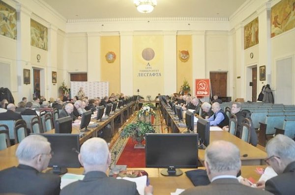 Петербургские коммунисты наметили план реализации постановления отчетно-выборной конференции