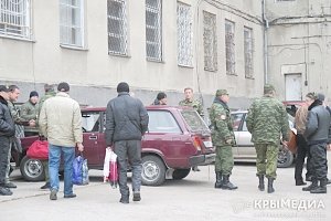 Национализированный в Севастополе завод Порошенко охраняет самооборона, арендаторов не пускают (ФОТО)
