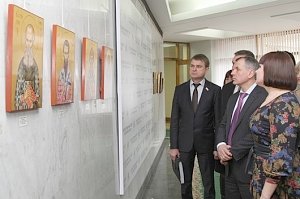 В крымском парламенте открылась выставка икон в византийском стиле