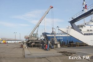 Причалы на керченской переправе строят медленно, — сенатор Рязанский