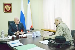 Глава бюджетного Комитета крымского парламента Виталий Нахлупин провел прием граждан