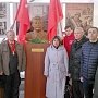 Оренбургские коммунисты возложили цветы к бюсту И.В. Сталина