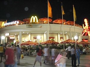 Власти Ялты попросили вновь открыть в городе ресторан «МакДональдс»