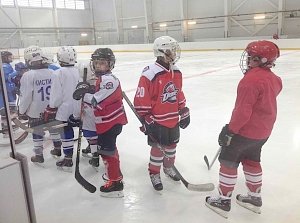 Одаренные юные хоккеисты из Крыма отправились тренироваться в Сочи