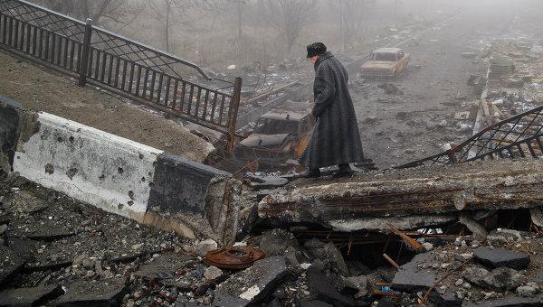 Миссия ОБСЕ насчитала 50 взрывов во время визита в аэропорт Донецка