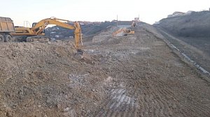 Строителям предстоит выбрать 50 тыс кубометров грунта из завала на объездной Симферополя – Цуркин /ФОТО/