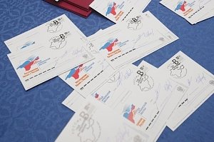 В Симферополе состоялось торжественное гашение маркированной почтовой карточки, посвященной воссоединению Крыма с Россией