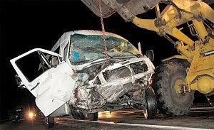 В лобовом столкновении машин на трассе в Крыму пострадали восемь человек
