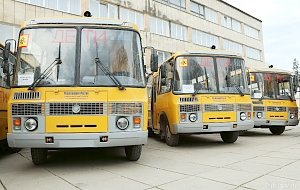 Регионам Крыма передали 30 школьных автобусов