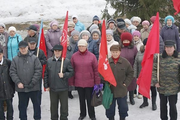 В городе Орлов Кировской области состоялся митинг против бездарной социально-экономической политики власти и за отставку губернатора Белых