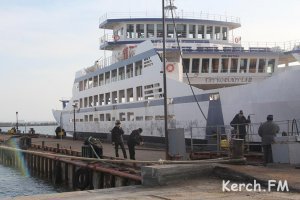 Через Керченский пролив всего курсирует один паром