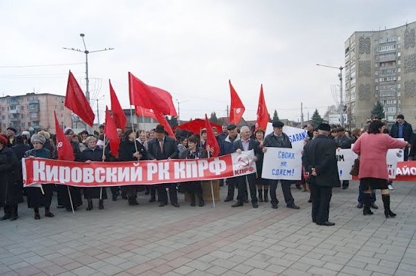 В Северной Осетии прошёл многочисленный митинг в поддержку развития промышленности, поселкового хозяйства и в поддержку жителей Новороссии