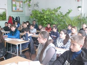 Полицейские провели профилактические занятия с учениками двух школ Кировского района