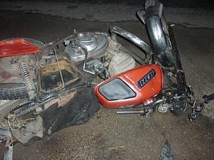 На сельской дороге в Крыму два человека насмерть разбились на мотоцикле