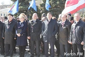 В Керчи торжественно подняли государственный флаг Крыма