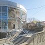 Мусор с площадки снесённого в Симферополе торгового центра уберут до конца недели
